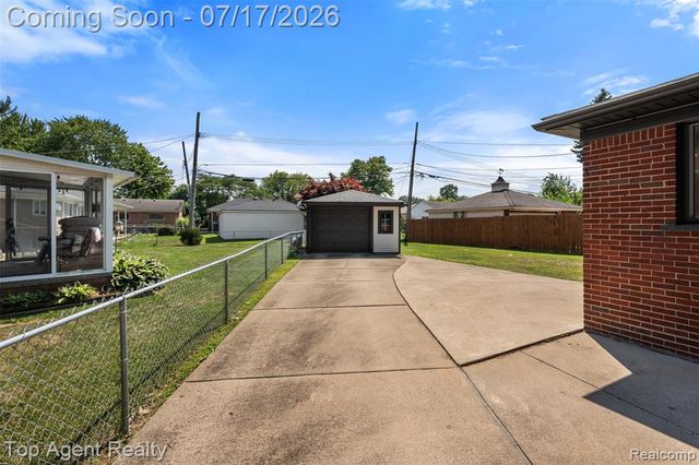 21541 Pallister Street, Saint Clair Shores, MI 48080