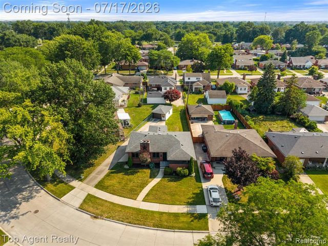 21541 Pallister Street, Saint Clair Shores, MI 48080