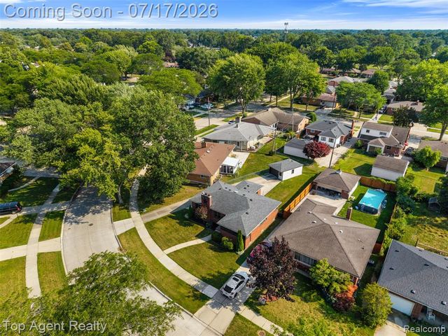 21541 Pallister Street, Saint Clair Shores, MI 48080