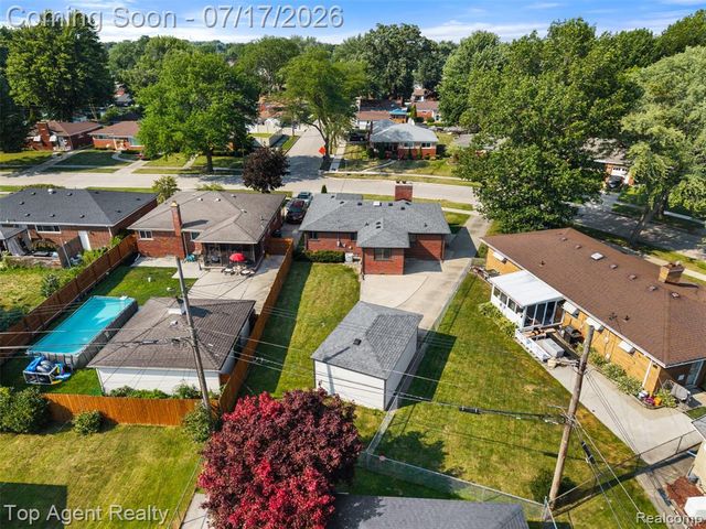 21541 Pallister Street, Saint Clair Shores, MI 48080
