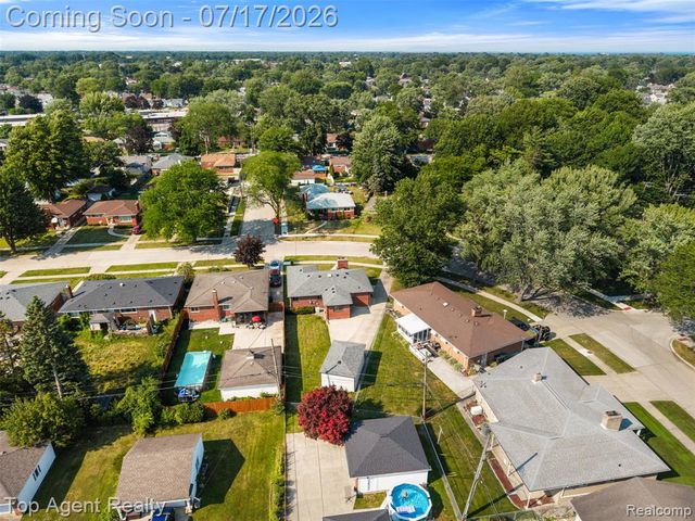 21541 Pallister Street, Saint Clair Shores, MI 48080
