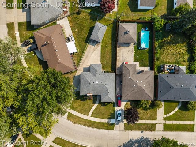 21541 Pallister Street, Saint Clair Shores, MI 48080