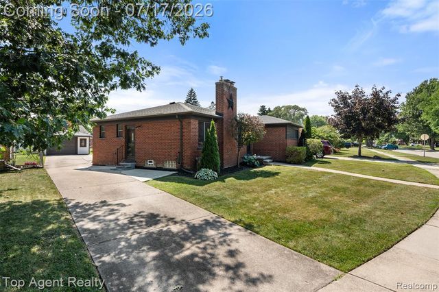 21541 Pallister Street, Saint Clair Shores, MI 48080