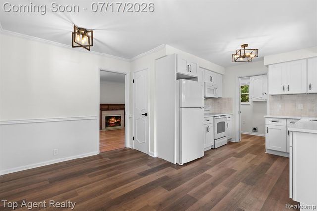 21541 Pallister Street, Saint Clair Shores, MI 48080