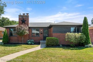 21541 Pallister Street, Saint Clair Shores, MI 48080