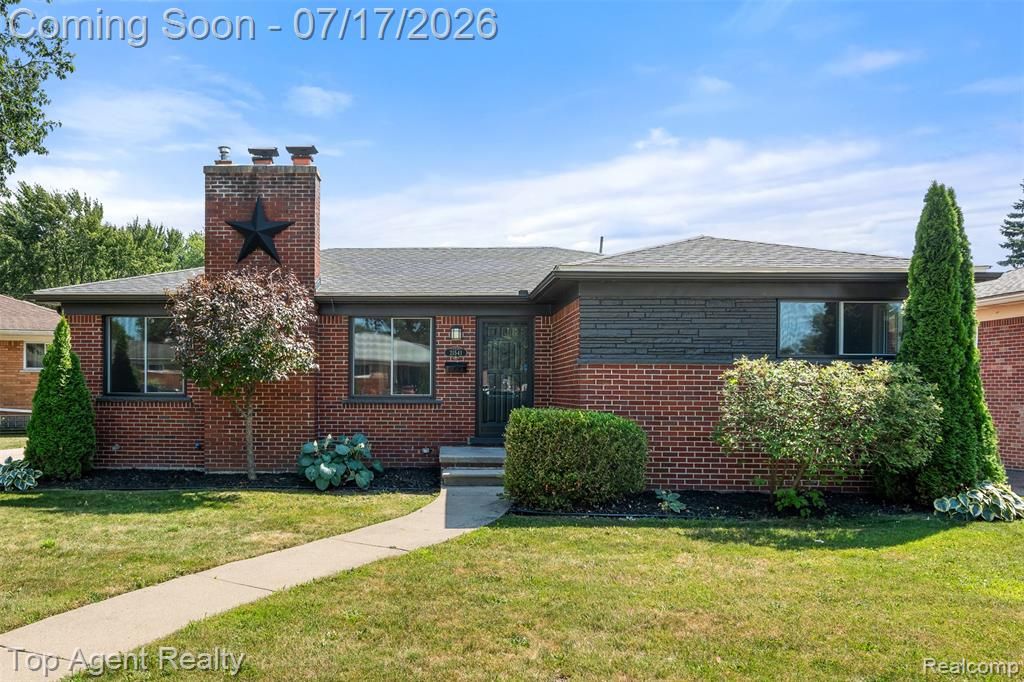 21541 Pallister Street, Saint Clair Shores, MI 48080