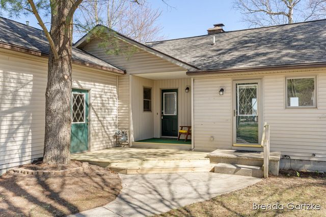 1599 E Clearwater Street, Grant, MI 49327