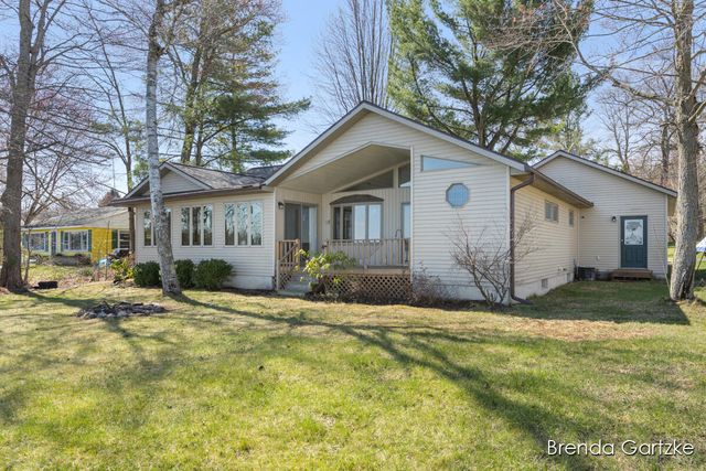 1599 E Clearwater Street, Grant, MI 49327