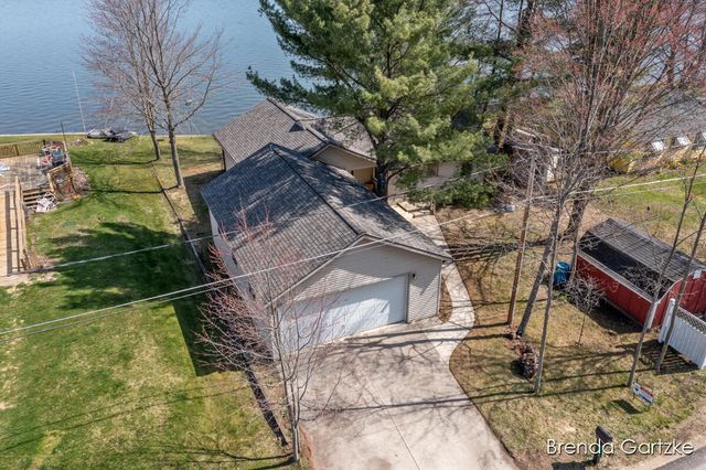 1599 E Clearwater Street, Grant, MI 49327