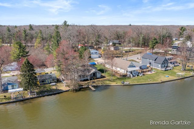 1599 E Clearwater Street, Grant, MI 49327