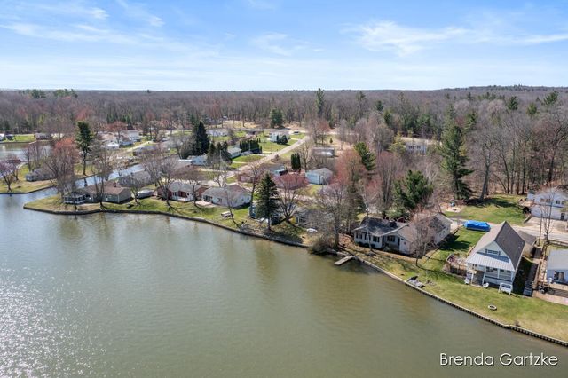 1599 E Clearwater Street, Grant, MI 49327