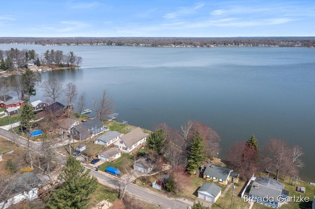 1599 E Clearwater Street, Grant, MI 49327