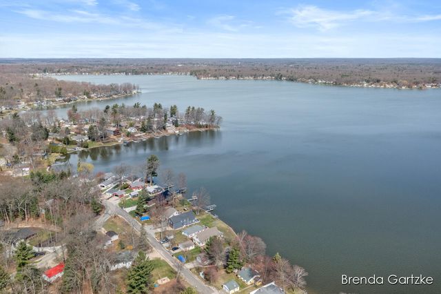 1599 E Clearwater Street, Grant, MI 49327