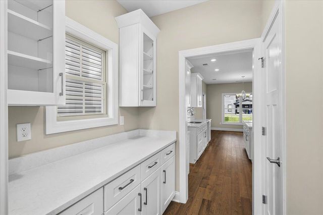 1081 Squirrel Nest Lane, Lexington, KY 40509