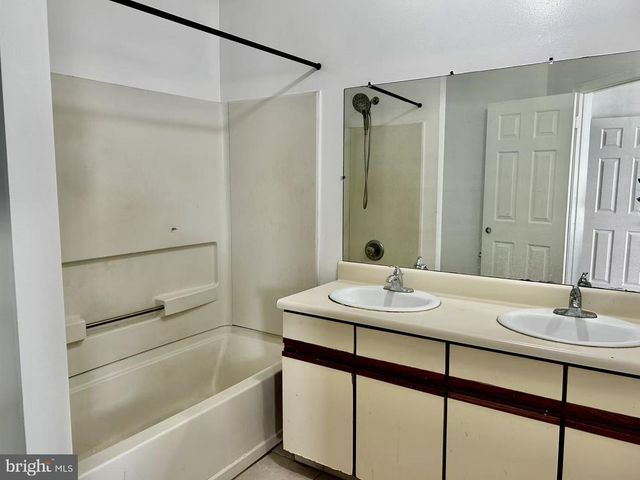19 KELSTON DR, Newark, DE 19702