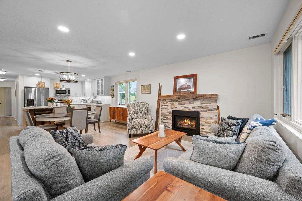 2670 Commerce Boulevard 102, Mound, MN 55364 — exterior