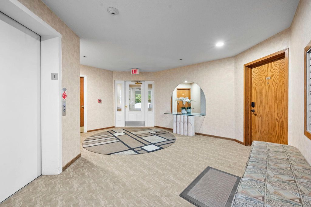 2670 Commerce Boulevard 102, Mound, MN 55364 — photo 3