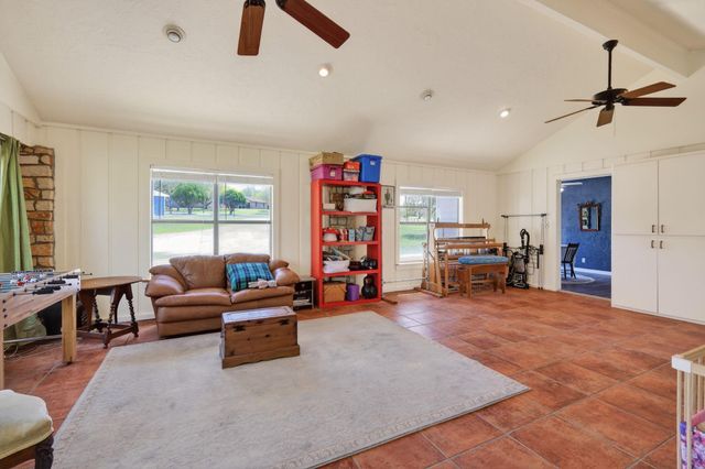 12 Creekwood Drive, Schulenburg, TX 78956