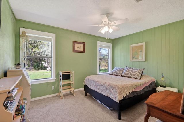 12 Creekwood Drive, Schulenburg, TX 78956