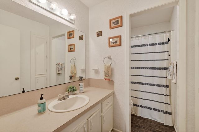 12 Creekwood Drive, Schulenburg, TX 78956