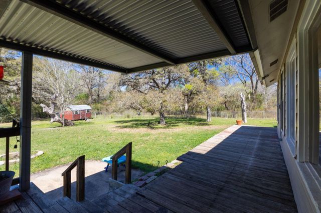 12 Creekwood Drive, Schulenburg, TX 78956