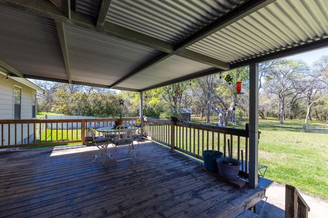 12 Creekwood Drive, Schulenburg, TX 78956