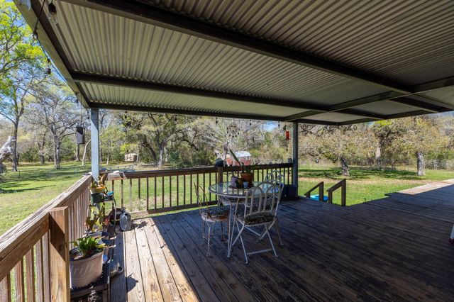 12 Creekwood Drive, Schulenburg, TX 78956