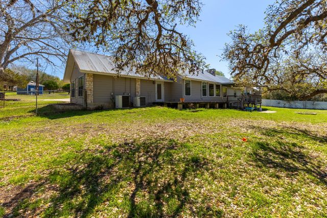 12 Creekwood Drive, Schulenburg, TX 78956