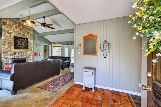 12 Creekwood Drive, Schulenburg, TX 78956