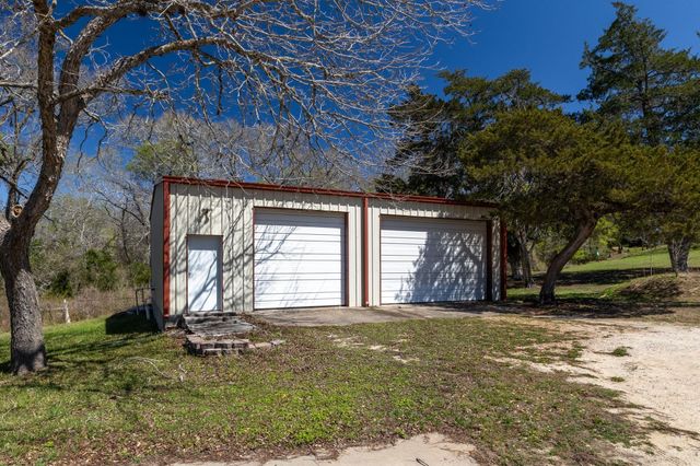 12 Creekwood Drive, Schulenburg, TX 78956
