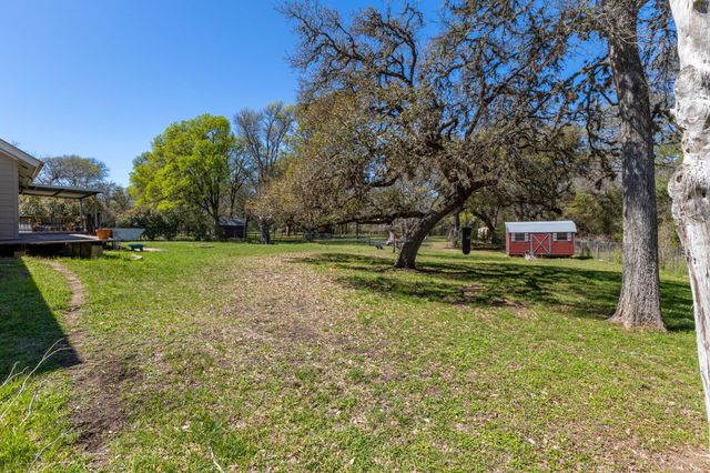12 Creekwood Drive, Schulenburg, TX 78956