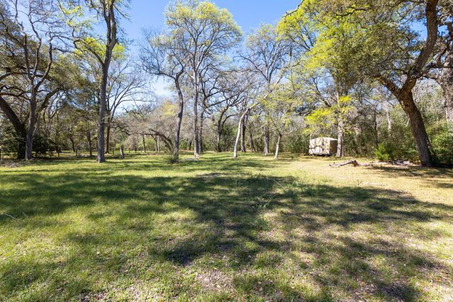 12 Creekwood Drive, Schulenburg, TX 78956