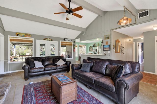 12 Creekwood Drive, Schulenburg, TX 78956