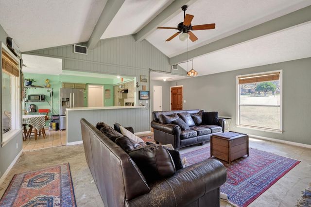 12 Creekwood Drive, Schulenburg, TX 78956