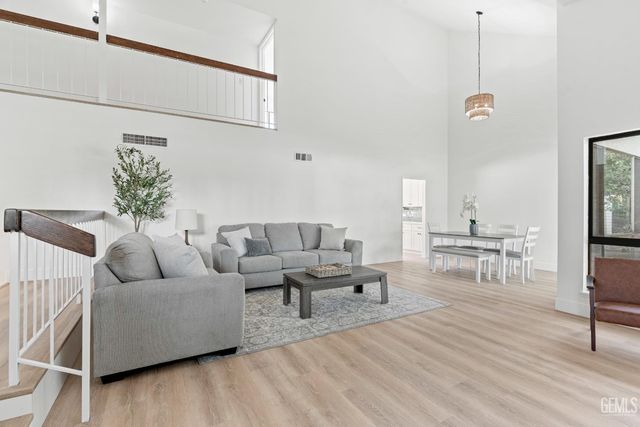 7209 Outingdale Drive, Bakersfield, CA 93309