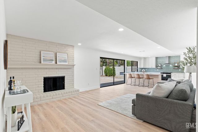 7209 Outingdale Drive, Bakersfield, CA 93309