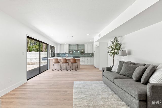 7209 Outingdale Drive, Bakersfield, CA 93309