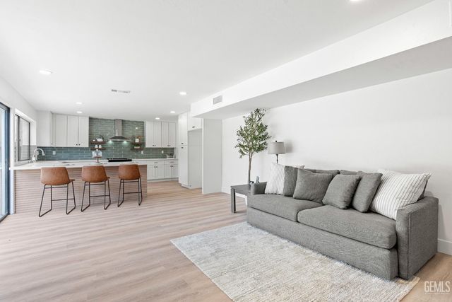 7209 Outingdale Drive, Bakersfield, CA 93309