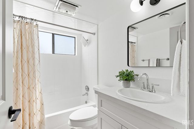 7209 Outingdale Drive, Bakersfield, CA 93309