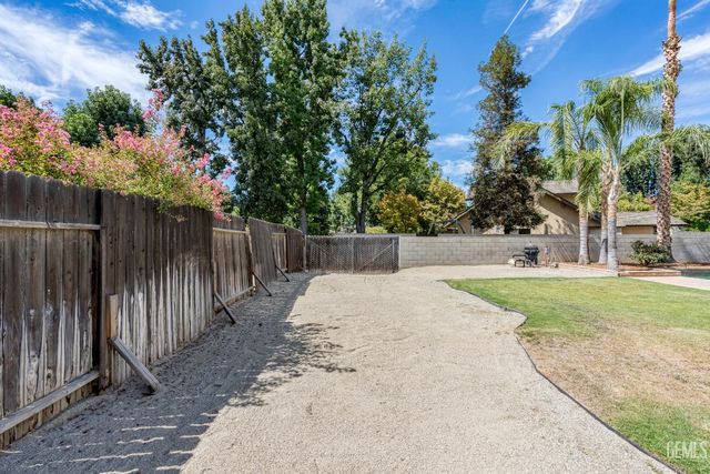 7209 Outingdale Drive, Bakersfield, CA 93309