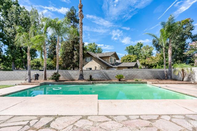 7209 Outingdale Drive, Bakersfield, CA 93309