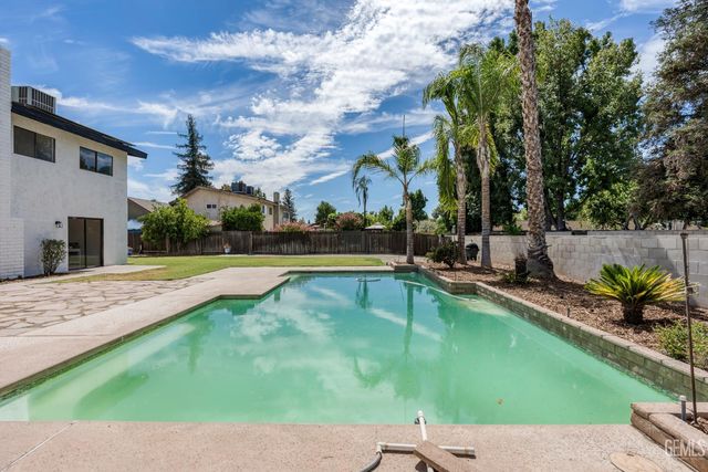 7209 Outingdale Drive, Bakersfield, CA 93309