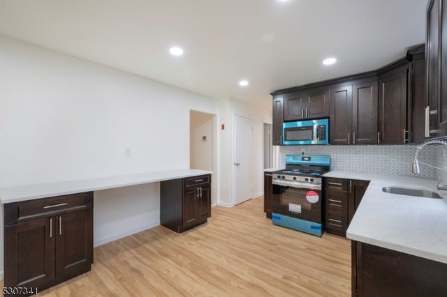 20 Whitewood Dr, Parsippany-troy Hills Twp., NJ 07950