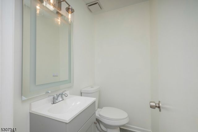 20 Whitewood Dr, Parsippany-troy Hills Twp., NJ 07950