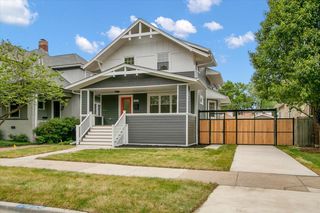 4036 W Warwick Avenue, Chicago, IL 60641
