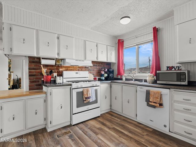 7815 Springfield Road, Silver Springs, NV 89429