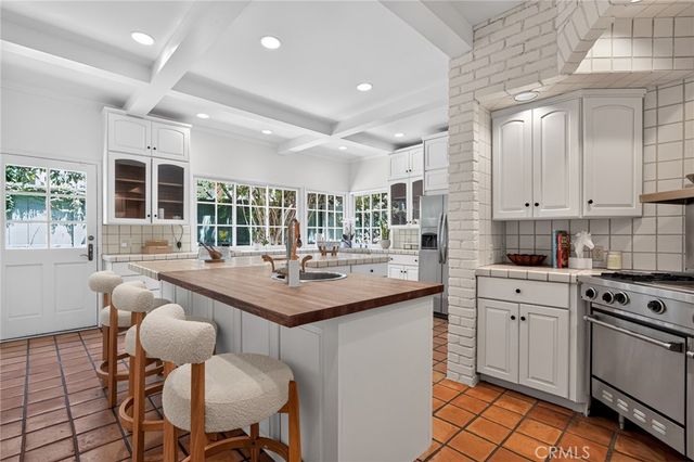 126 N Rossmore, Los Angeles, CA 90004