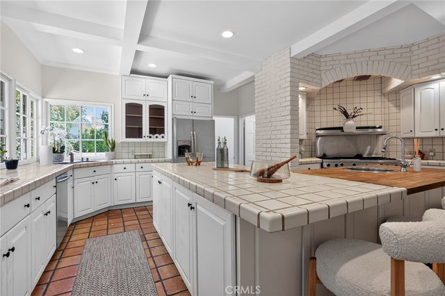 126 N Rossmore, Los Angeles, CA 90004