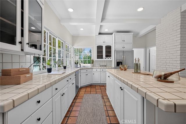 126 N Rossmore, Los Angeles, CA 90004