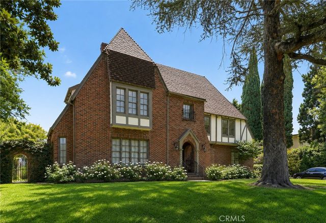 126 N Rossmore, Los Angeles, CA 90004